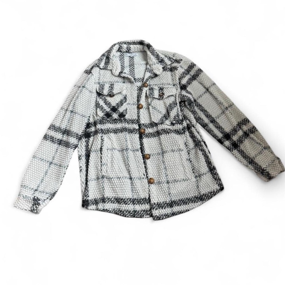 Plaid Button-Up textured shacket in black and white women’s small/medium